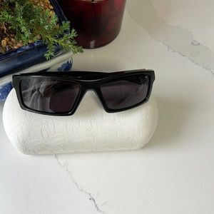 ORIGINAL. OAKLEY SUNNIES. Excellent condition, comes with the case.